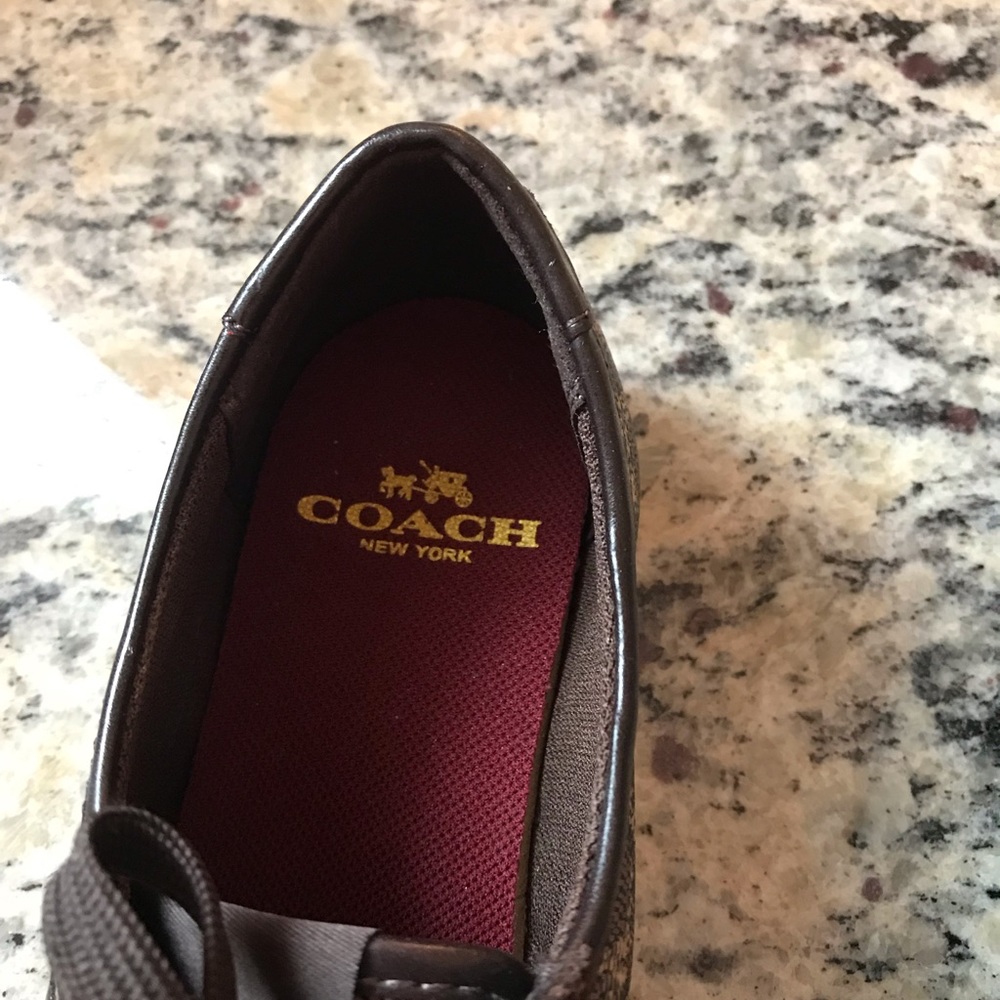 Coach - Picture 3 of 6